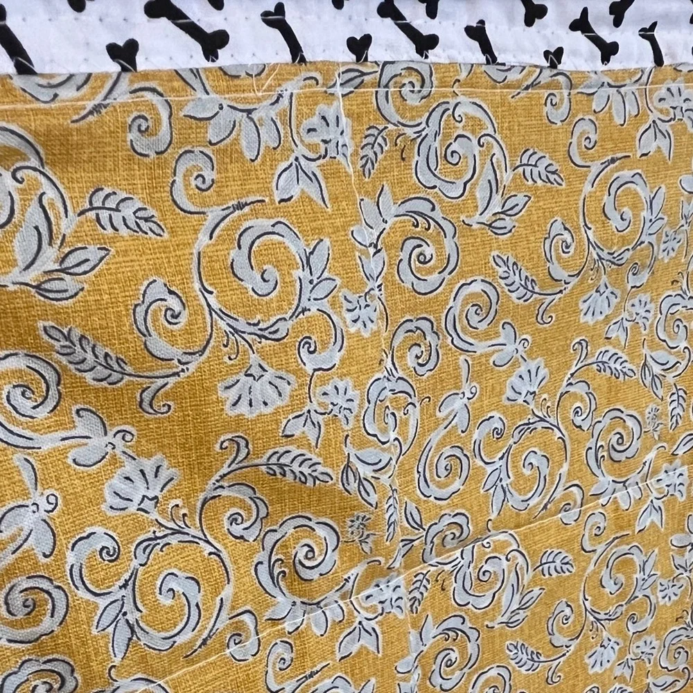 Host Pick! Dog quilt 🦴 hand crafted NEW